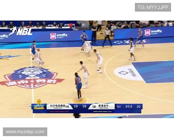 力劈华山！史密斯隔人补扣领衔总决赛十佳球(1)